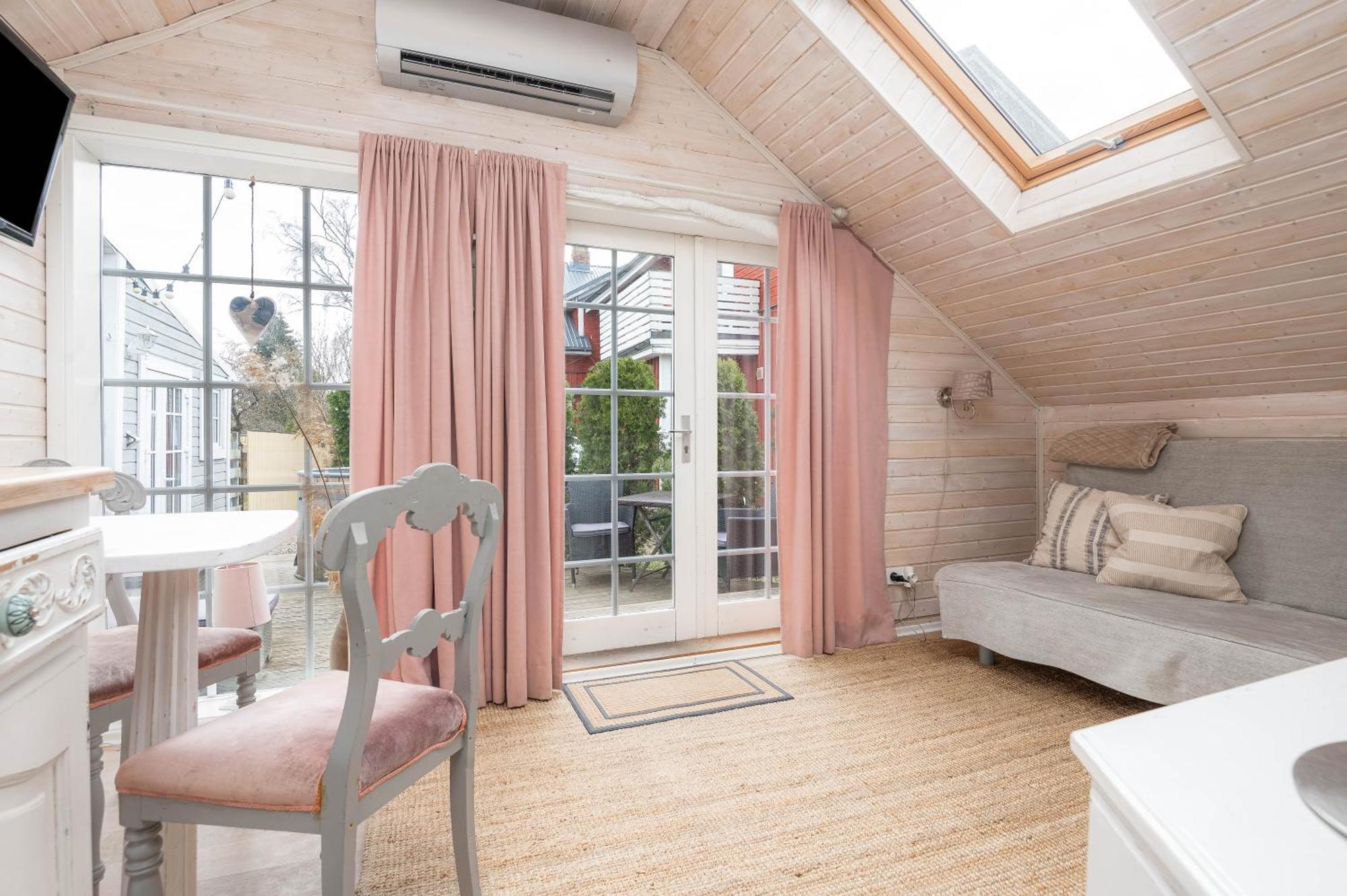 Guesthouse Delisa Parnu Bagian luar foto